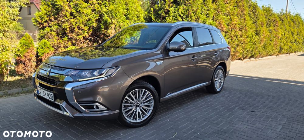 Mitsubishi Outlander 2.4 4WD Diamant+ - 4