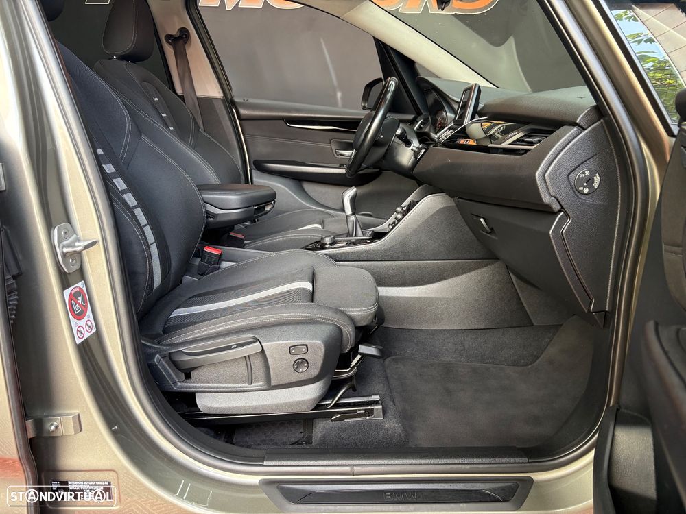 BMW 218 Active Tourer d Line Sport - 38