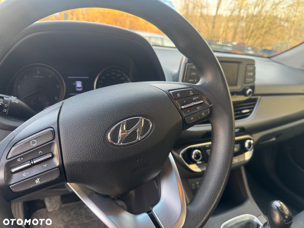 Hyundai i30 1.6 D Classic + - 12