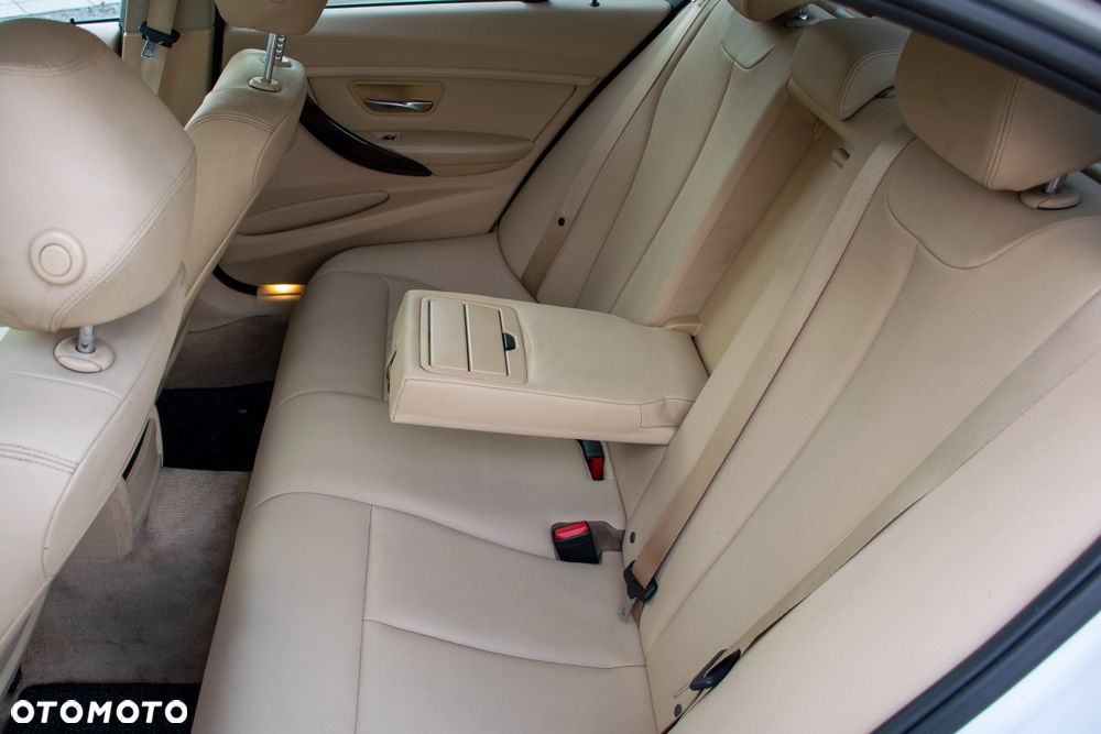 BMW Seria 3 320i xDrive M Sport sport - 10