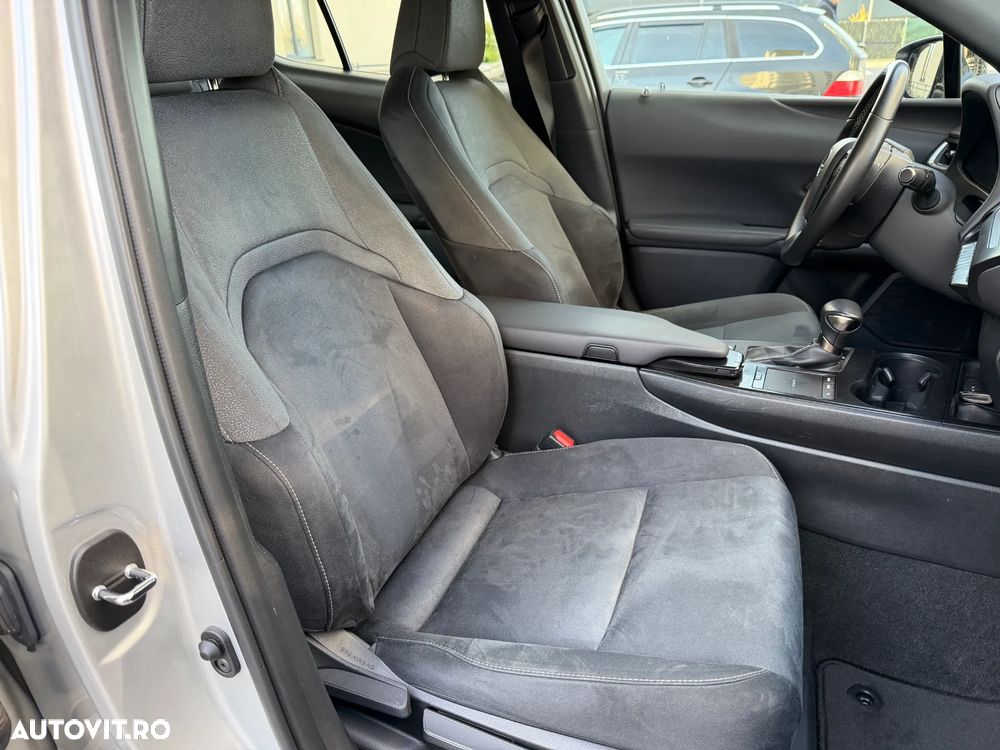 Lexus UX 250h E-FOUR Business - 27