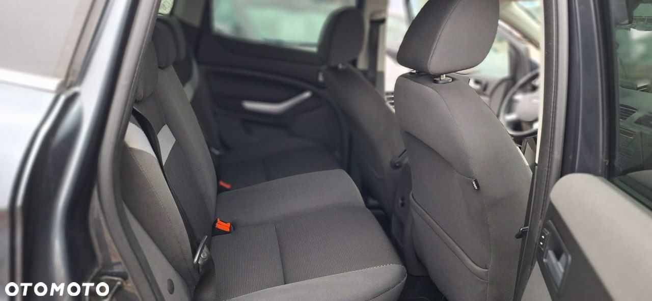 Ford Kuga - 12