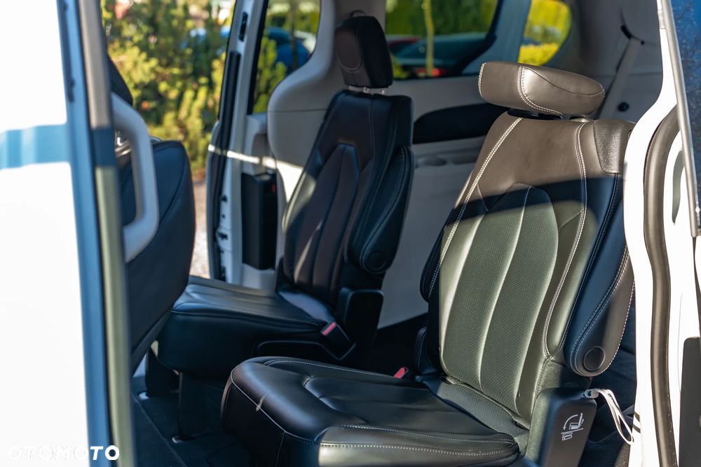 Chrysler Pacifica - 38