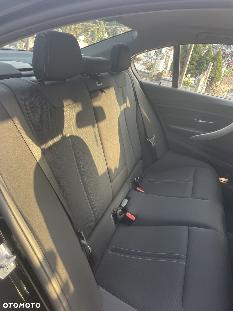 BMW Seria 3 318i - 22