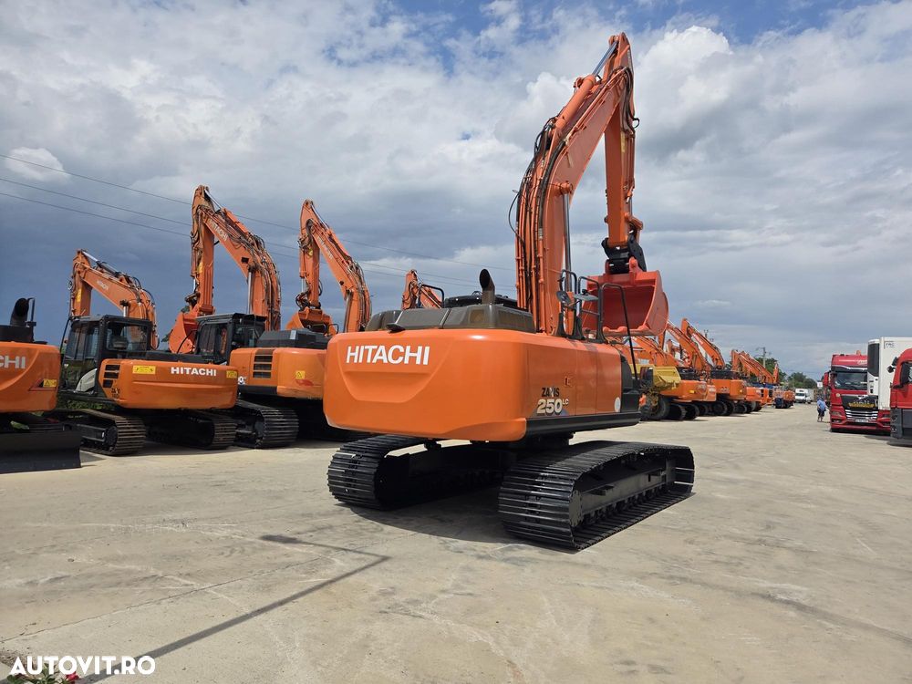 Hitachi ZX250-6, 2019, 6.254h, Masa operationala 27,1tone, cupa NOUA 1,55mc, cupla rapida, lant 80% bun doar 1.109h deplasare, consum mediu 12,5l/h, ad sapare 7m, camera spate si laterale, ridica 16,2 avertizare antirasturnare, 3 pompe hidr, PROMOTIE 86.900 - 29