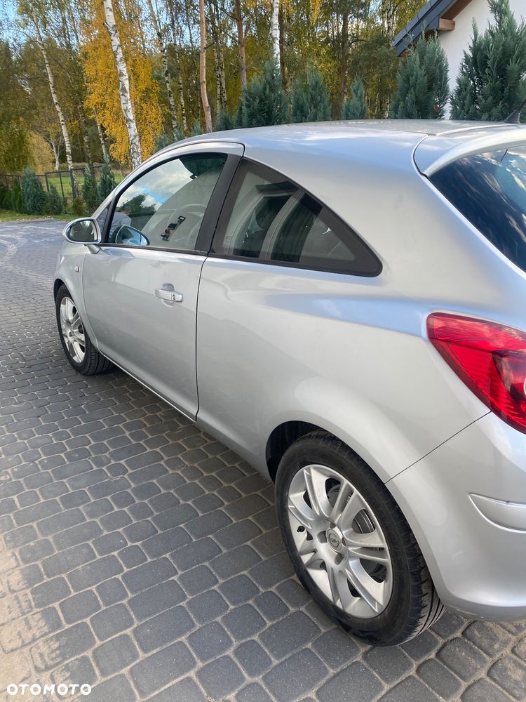 Opel Corsa 1.4 16V Cosmo - 7