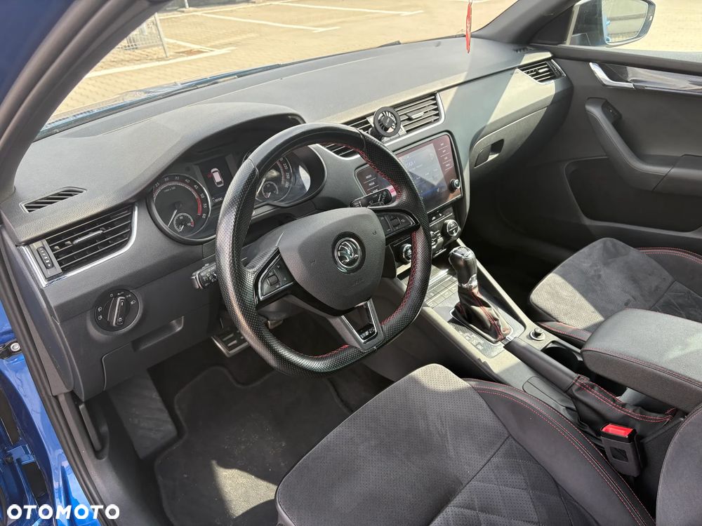 Skoda Octavia 2.0 TDI DSG RS - 25