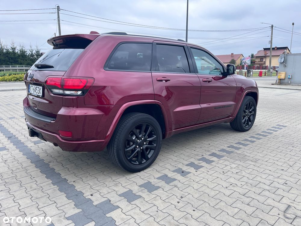 Jeep Grand Cherokee - 12