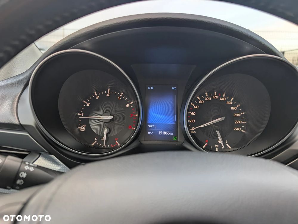 Toyota Avensis - 8
