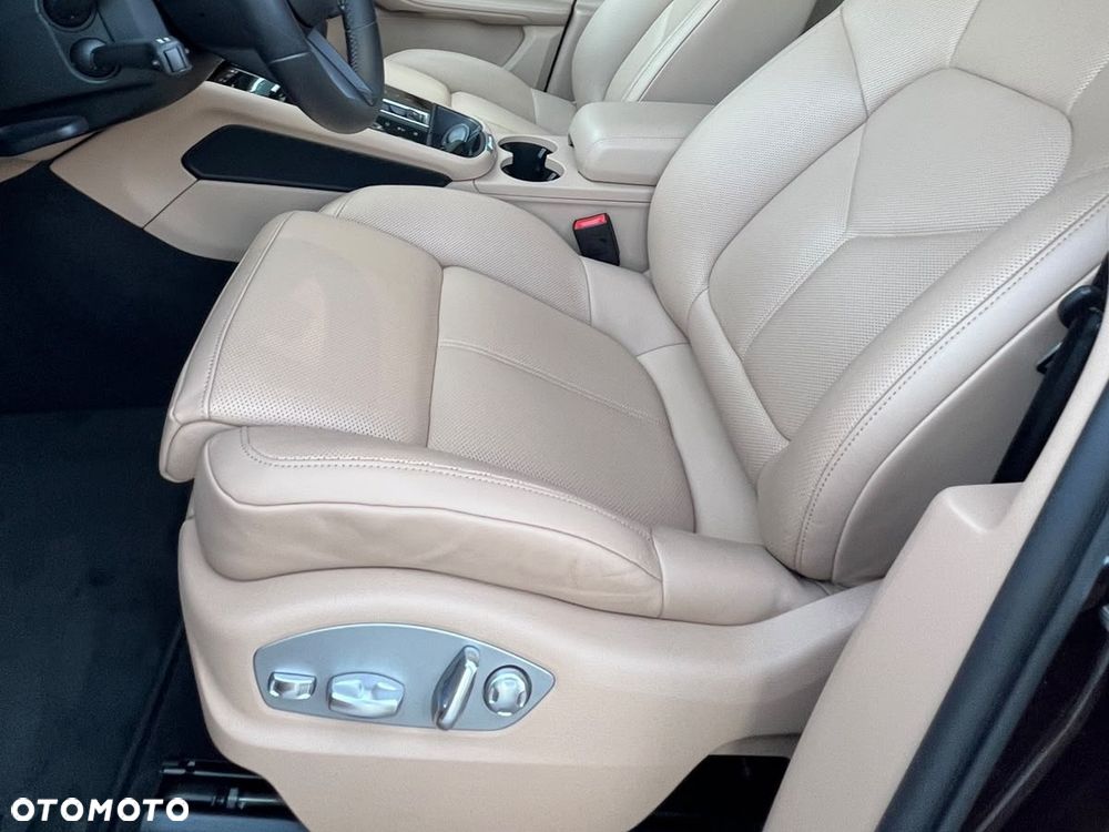 Porsche Macan T - 15