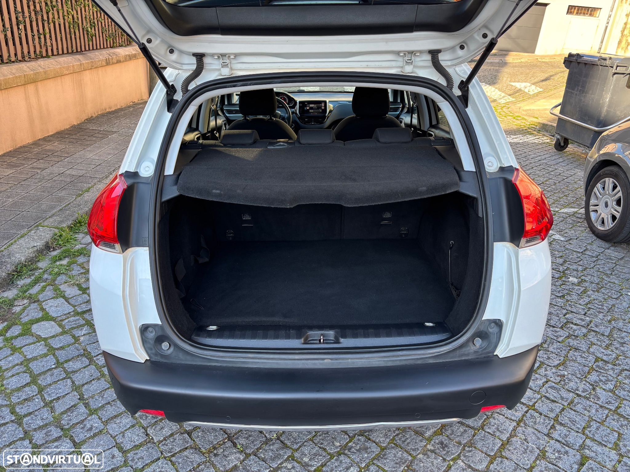 Peugeot 2008 1.2 PureTech Style - 21
