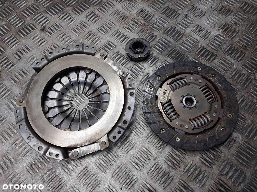 SPRZĘGŁO TARCZA + DOCISK + ŁOŻYSKO OPOROWE FIAT PANDA II 1.2 8V - 5