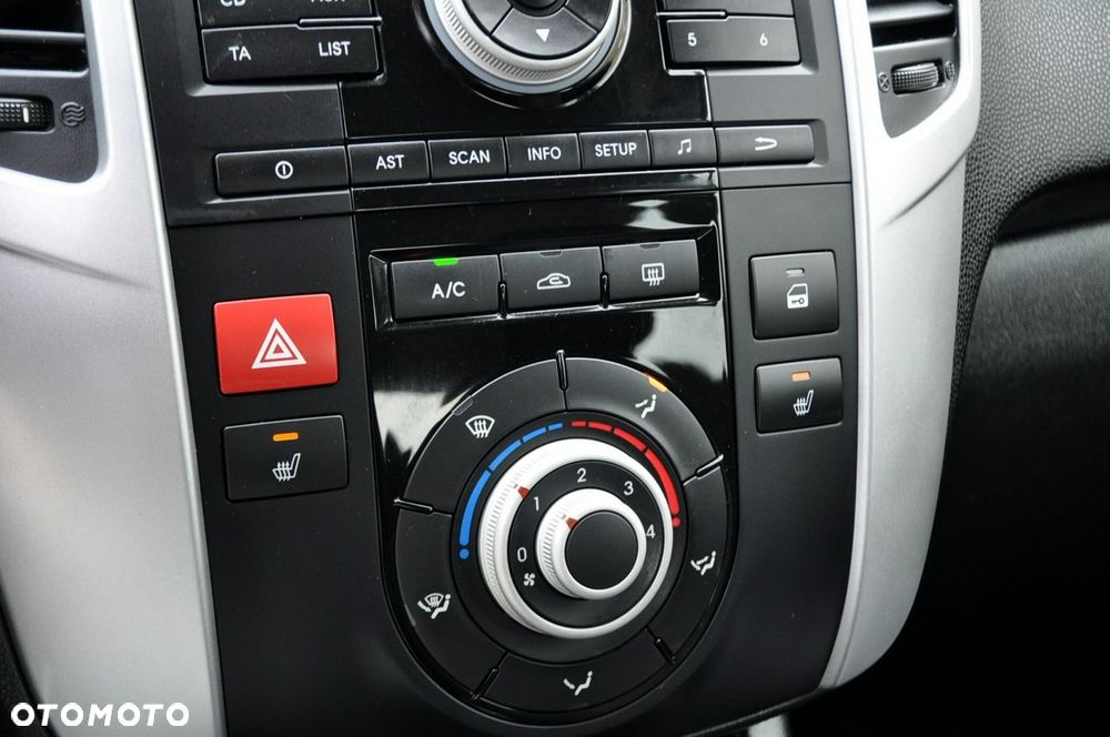 Kia Venga - 31
