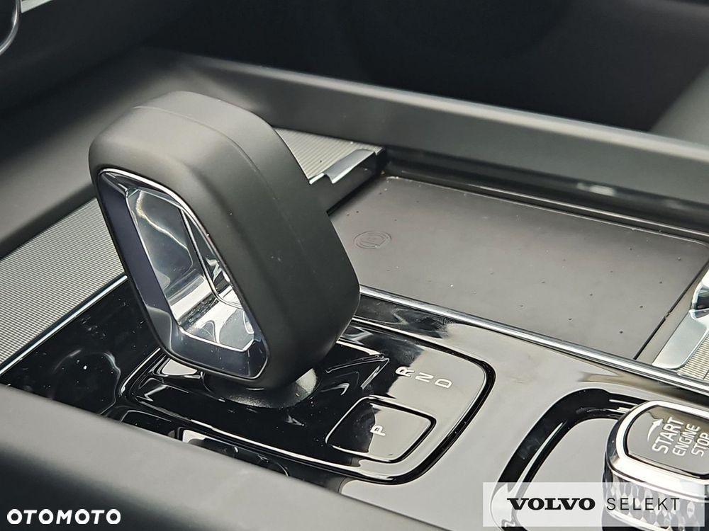 Volvo XC 60 T6 AWD Plug-in Hybrid Plus Dark - 24
