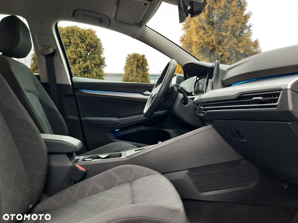 Volkswagen Golf 1.5 eTSI Life DSG - 25