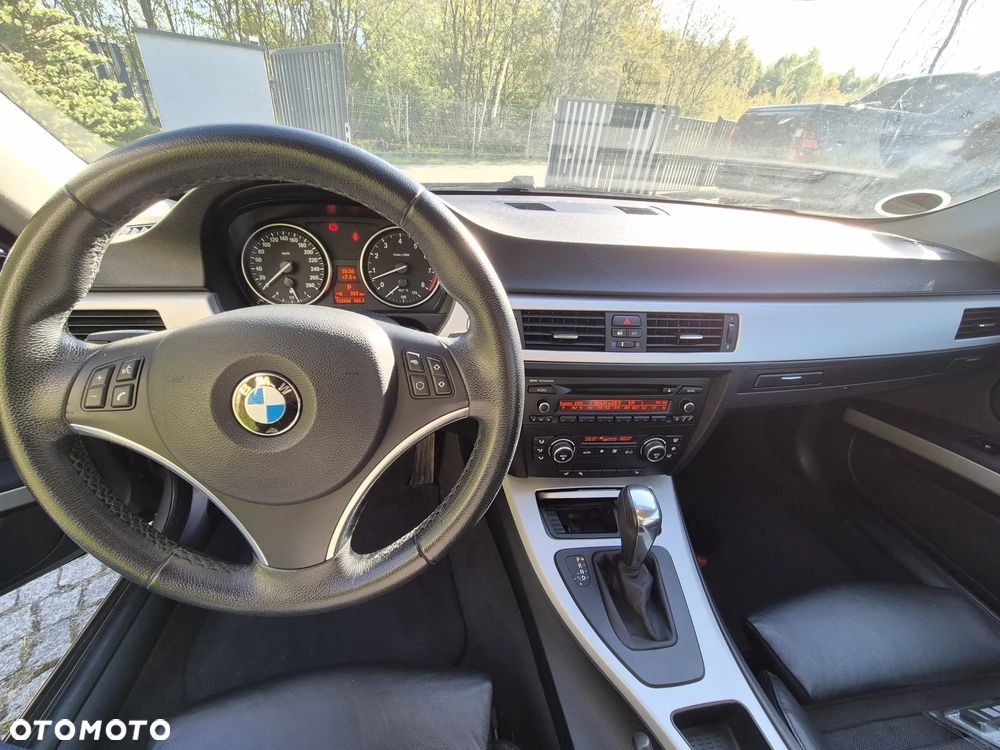 BMW Seria 3 325i M Sport Edition - 9