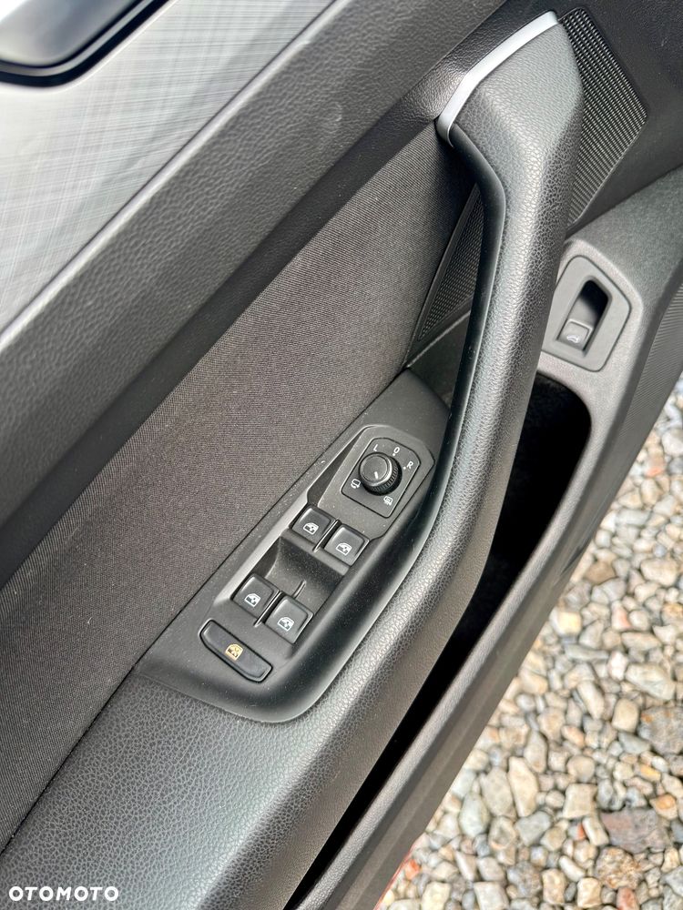 Volkswagen Passat 2.0 TDI SCR DSG Elegance - 15