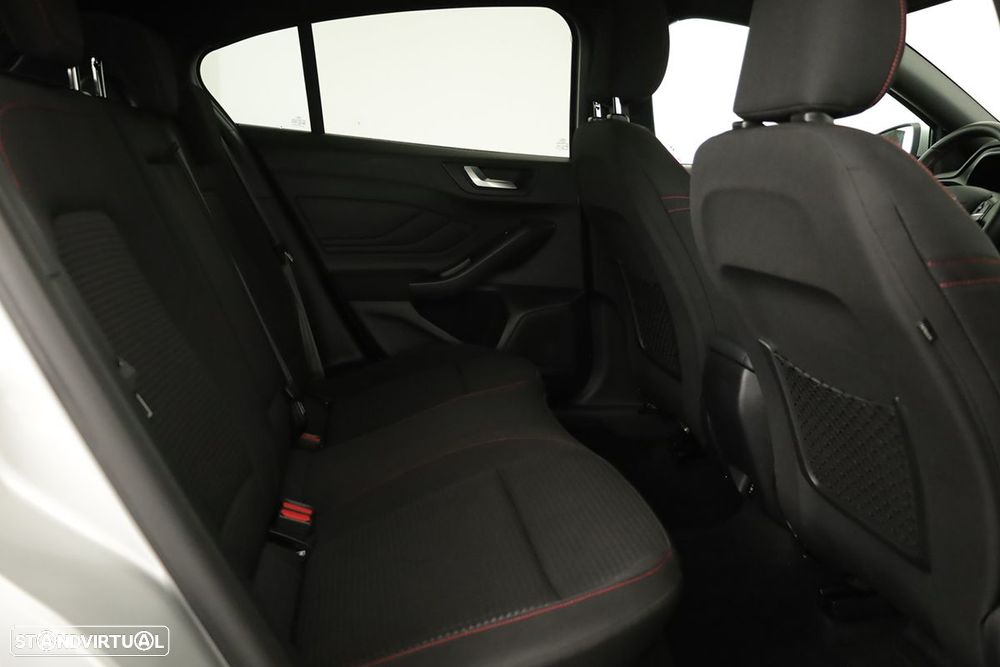 Ford Focus 1.0 EcoBoost MHEV ST-Line X - 22