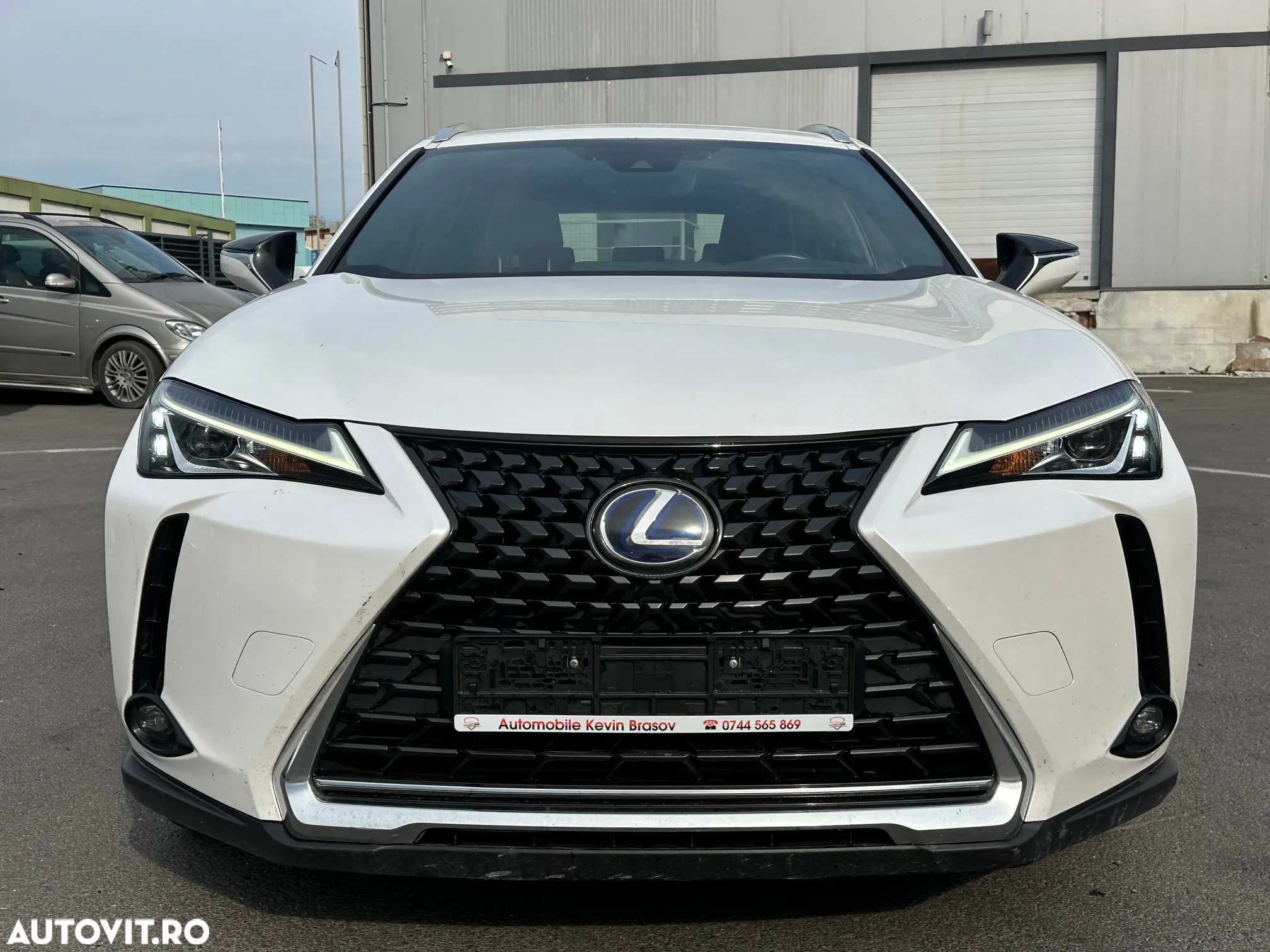 Lexus UX 250h Business Edition - 12
