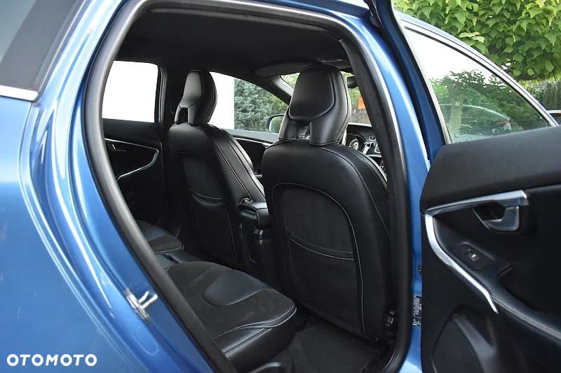 Volvo V40 D3 Drive-E SCR R-Design Momentum - 21