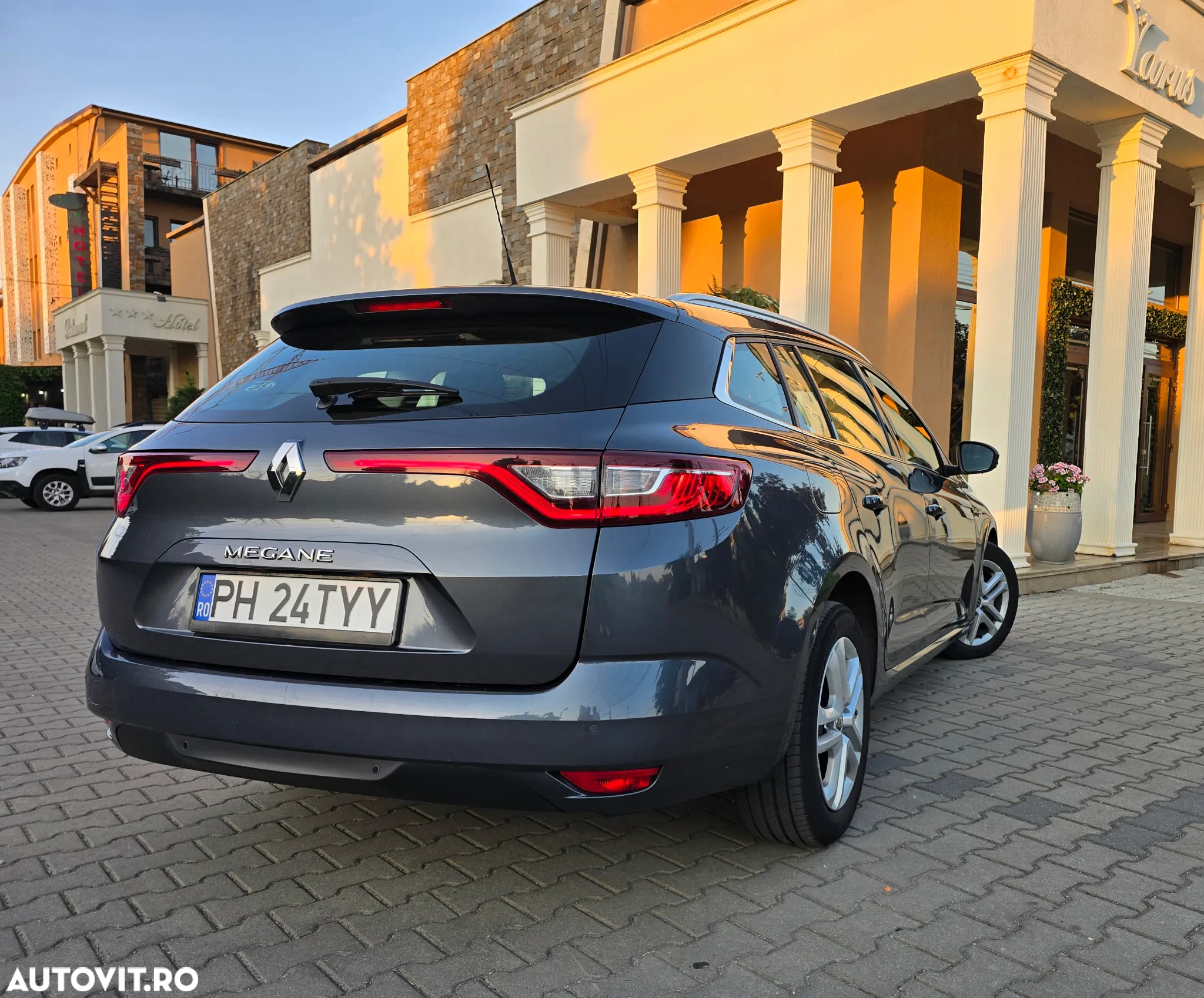 Renault Megane BLUE dCi EDC Intens - 4