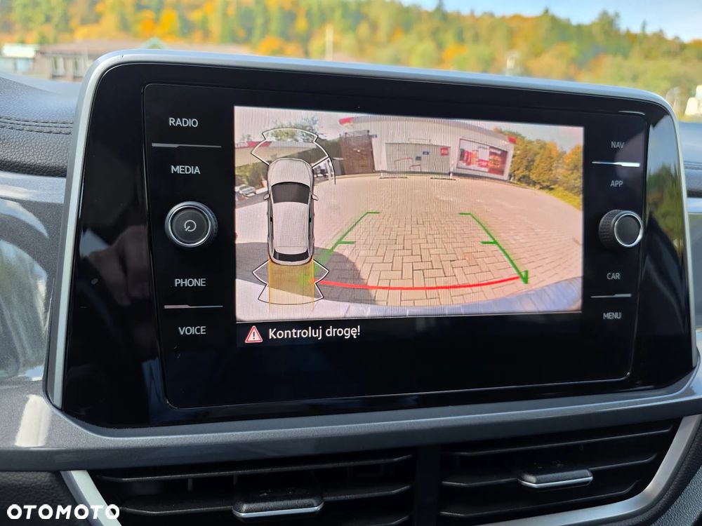 Volkswagen T-Roc - 9