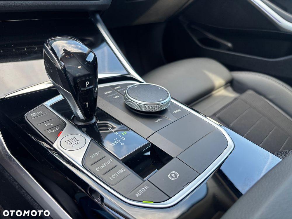 BMW Seria 3 318i Sport Line - 30