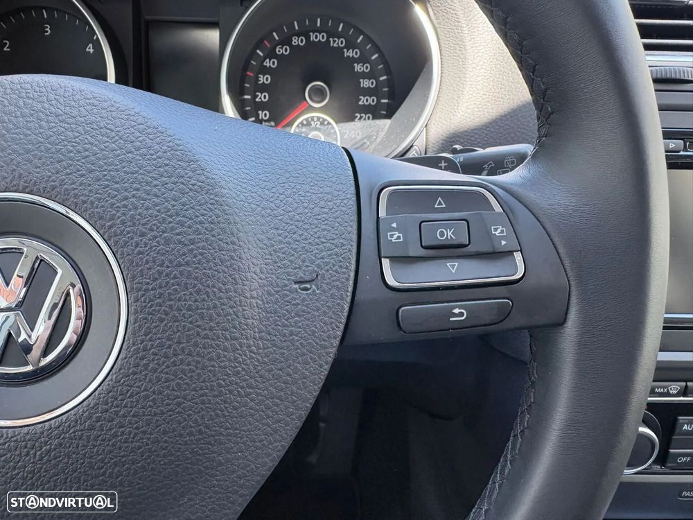 VW Golf 2.0 TDi Highline DSG - 37