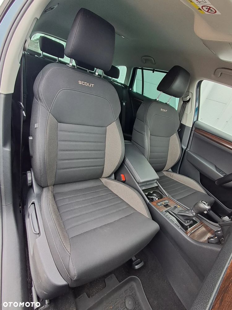 Skoda Superb 2.0 TDI SCR 4x4 Scout DSG - 13