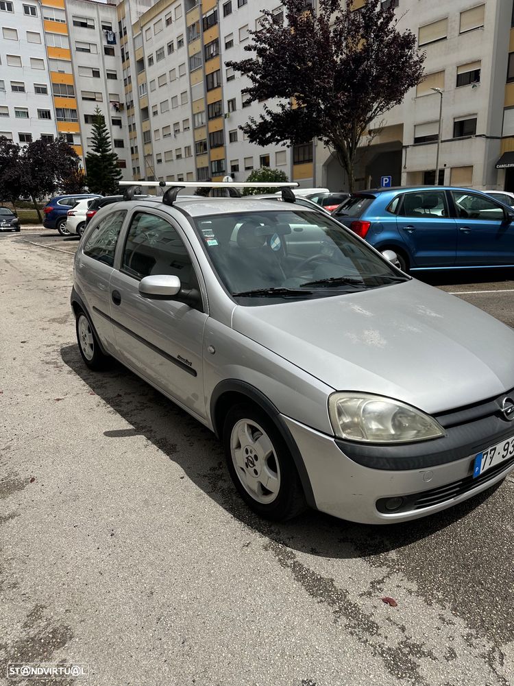 Opel Corsa 1.2 16V Confort - 2