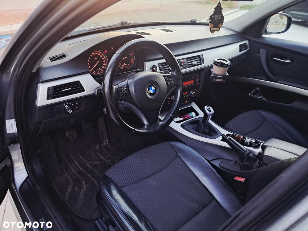 BMW Seria 3 320i - 12