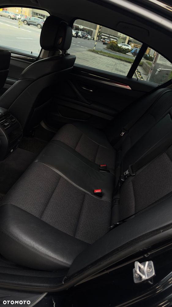 BMW Seria 5 525d xDrive - 15