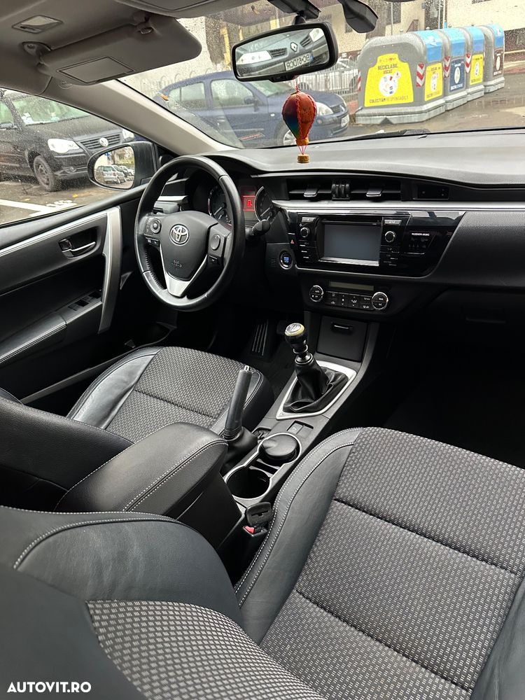 Toyota Corolla 1.4 D-4D Sol - 17