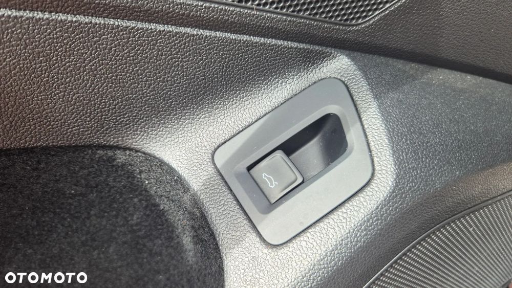 Volkswagen Passat 2.0 TDI Elegance DSG - 13