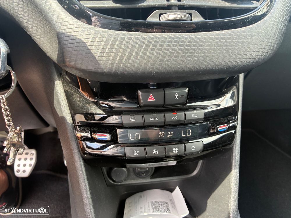 Peugeot 208 1.2 PureTech GT Line - 28