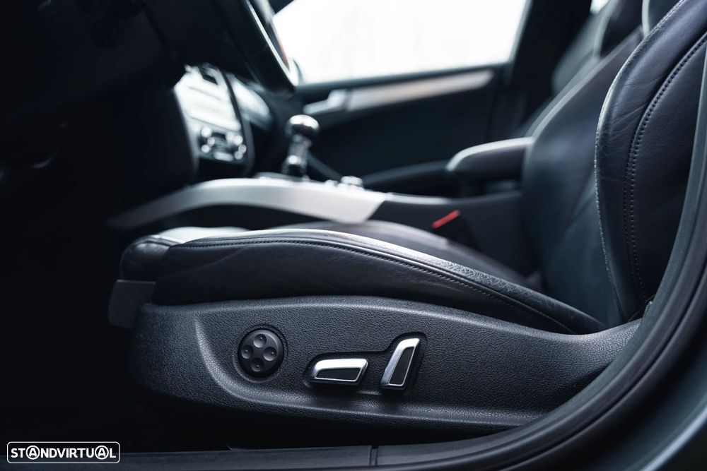 Audi A4 2.0 TDI DPF S line Sport Pack - 37