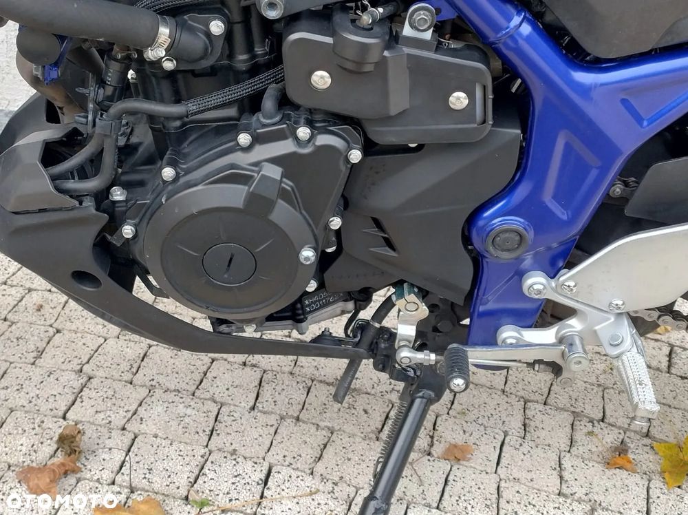 Yamaha MT - 28