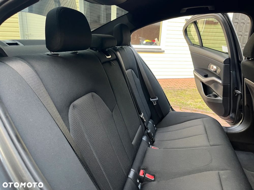 BMW Seria 3 320i xDrive - 25