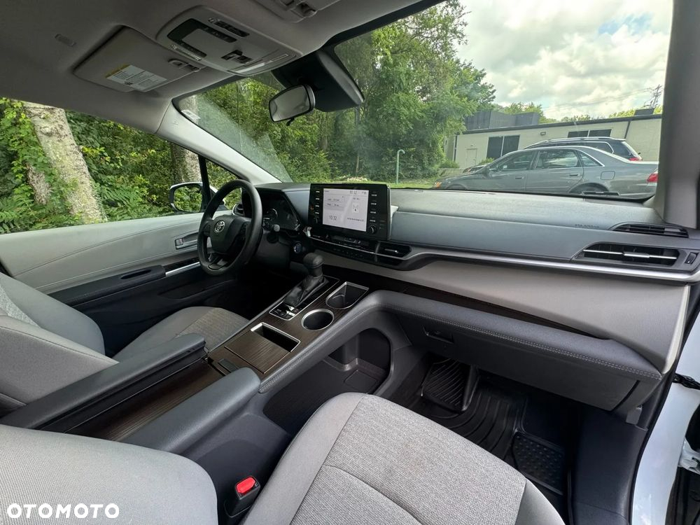 Toyota Sienna - 17