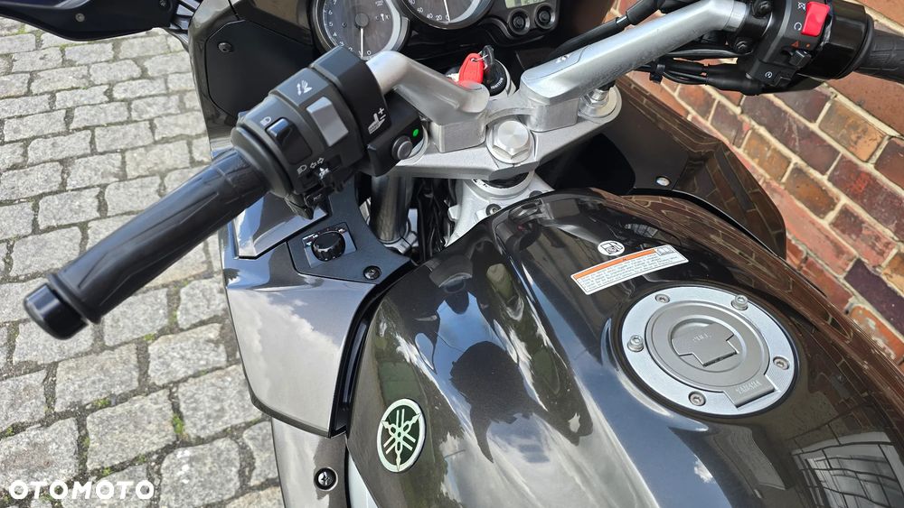 Yamaha FJR - 16