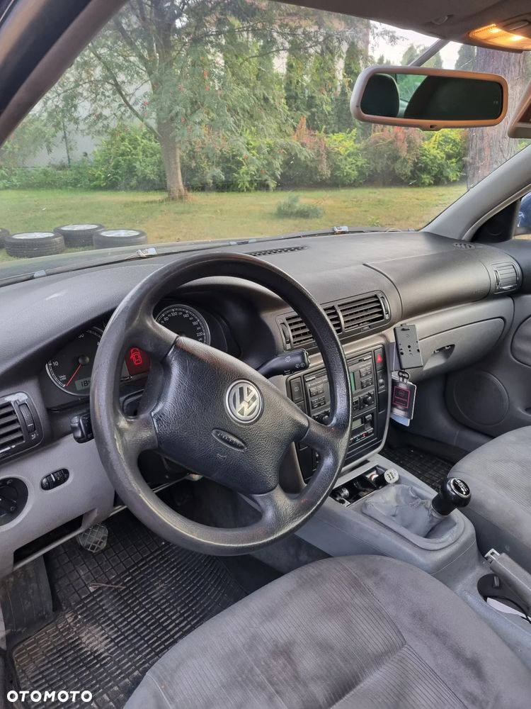 Volkswagen Passat 1.9 TDI Comfortline - 5