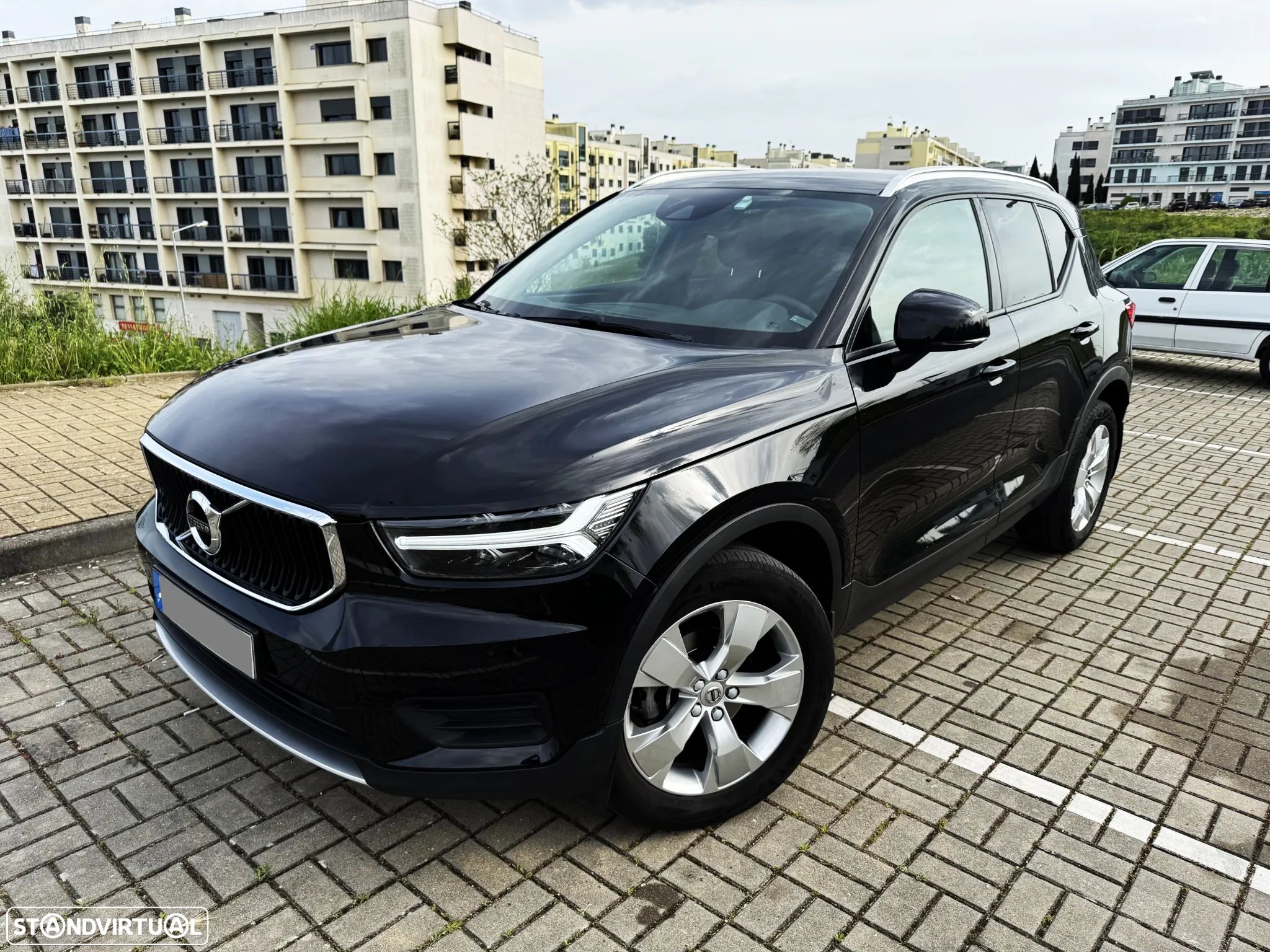 Volvo XC 40 1.5 T3 Momentum Geartronic - 1