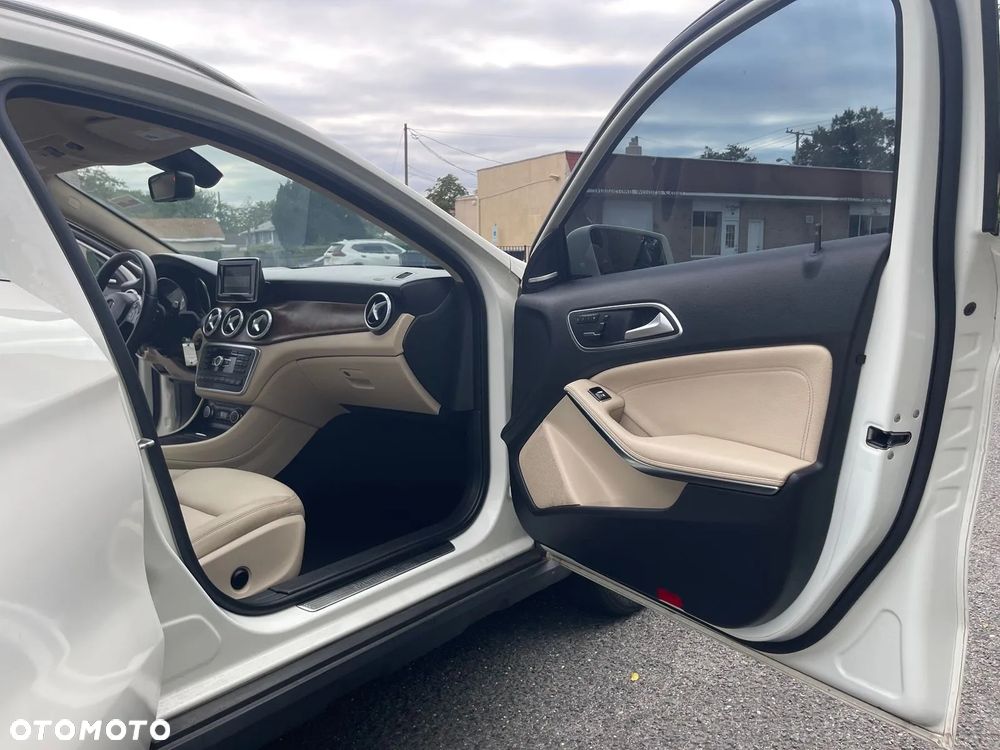 Mercedes-Benz GLA 250 4-Matic - 23