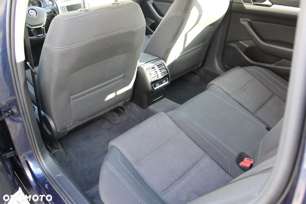 Volkswagen Passat Variant 1.6 TDI SCR DSG Comfortline - 23