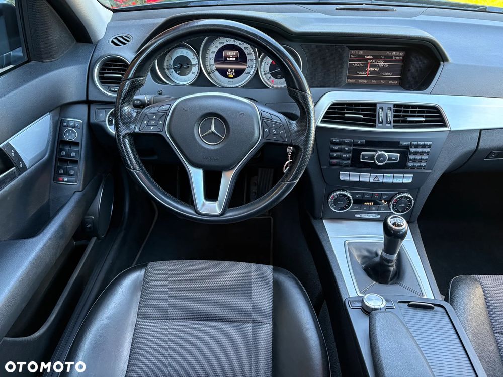 Mercedes-Benz Klasa C 180 Avantgarde Edition - 22