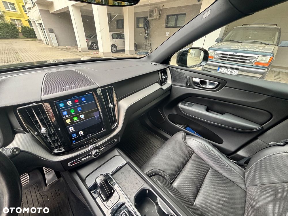 Volvo XC 60 B4 D AWD Plus Dark - 11