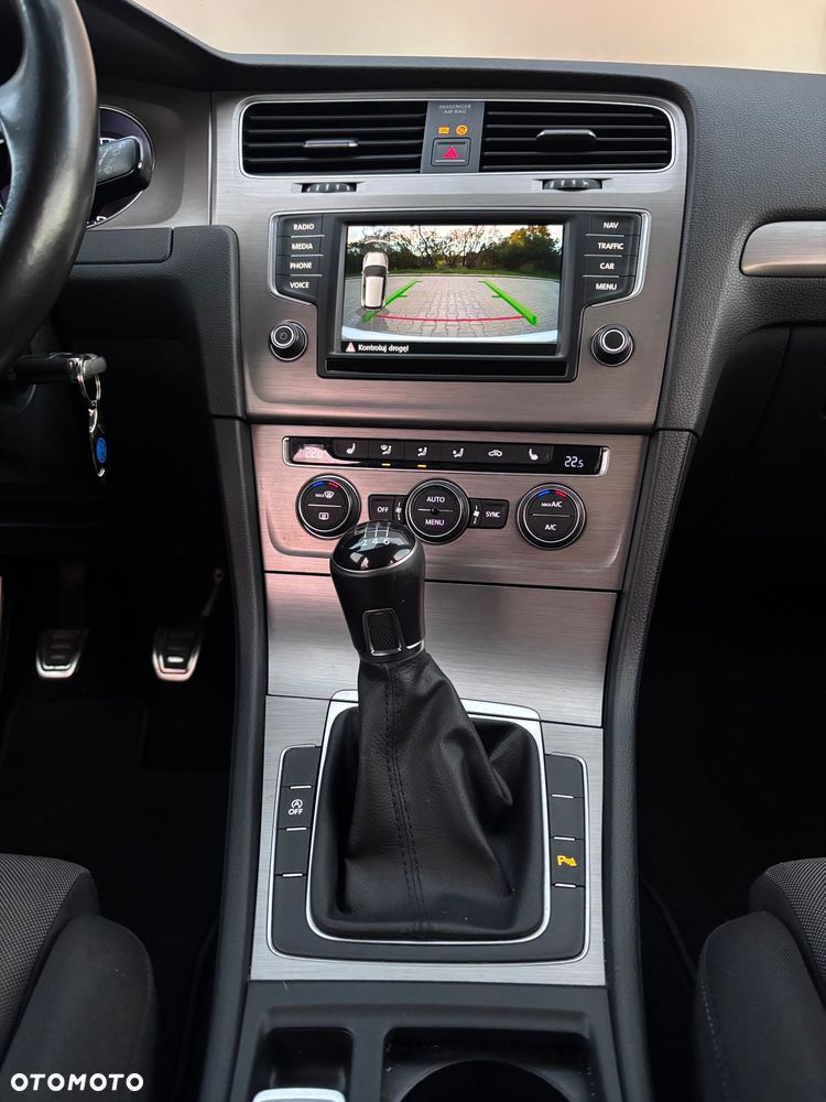 Volkswagen Golf - 6
