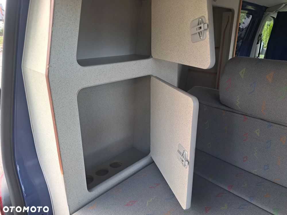 Volkswagen Transporter - 28