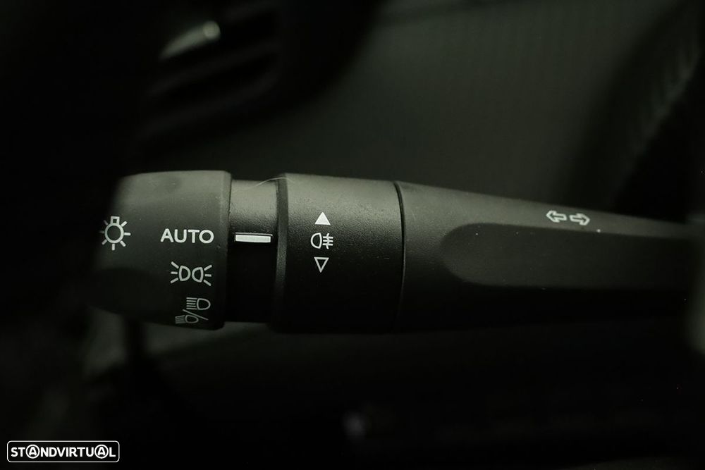 Peugeot 2008 1.2 PureTech Allure - 17