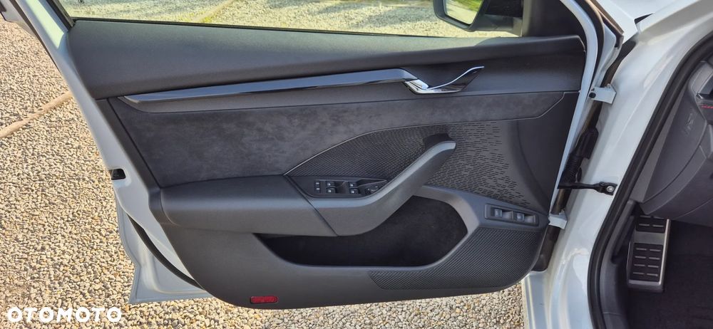 Skoda Octavia 1.4 TSI DSG RS First Edition - 22